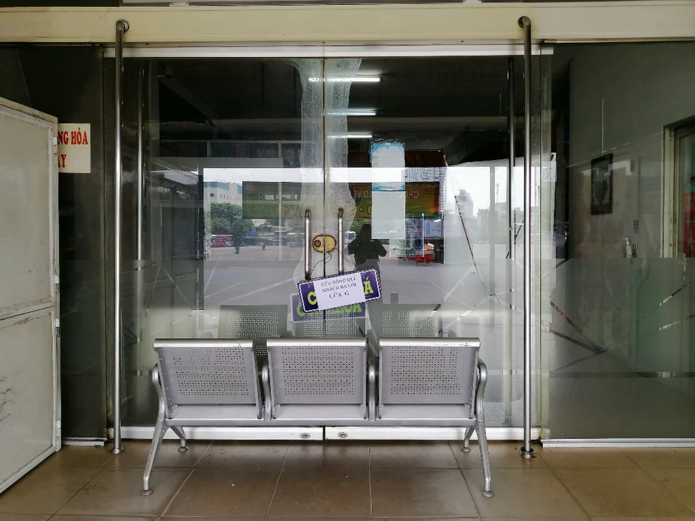 nguoi-dan-un-un-den-ben-xe-17