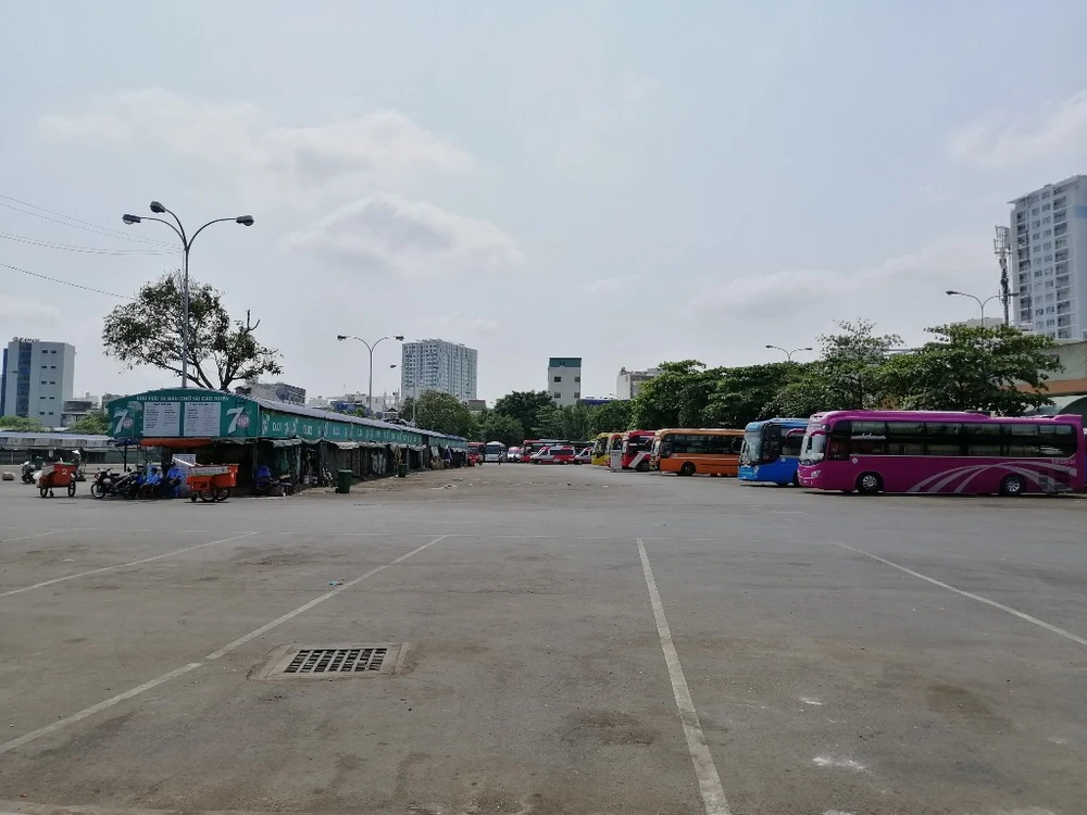 nguoi-dan-un-un-den-ben-xe-18