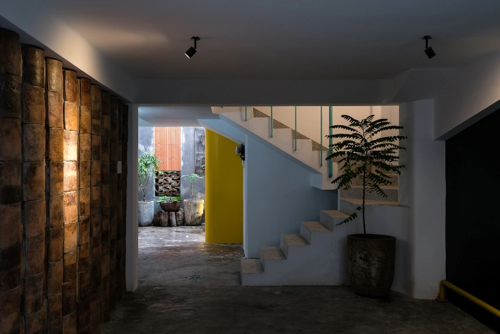 ngoi-nha-co-khong-gian-chong-lop-5