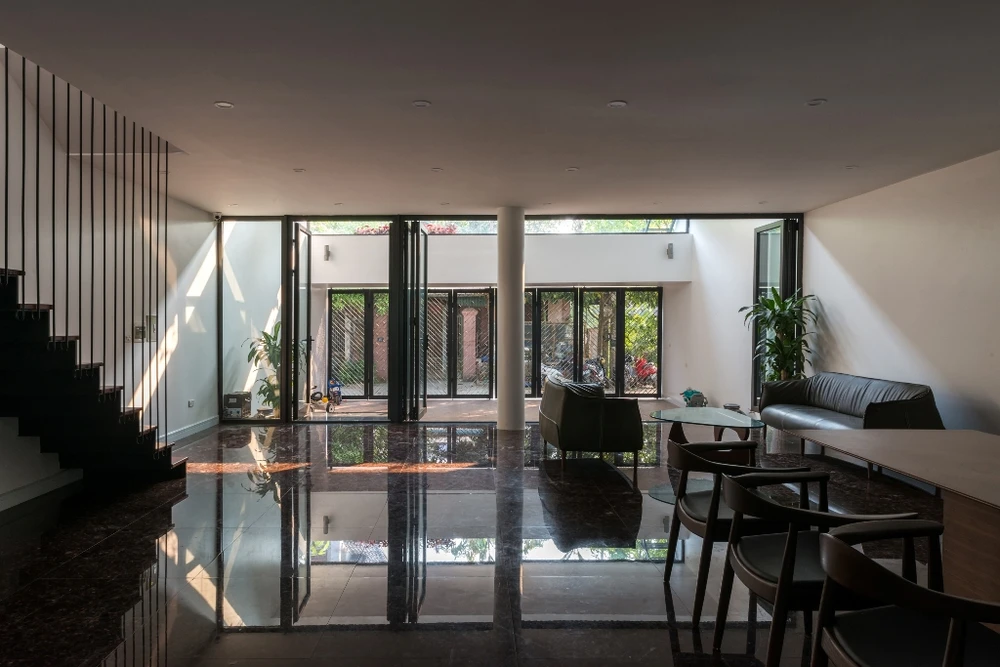 ngoi-nha-co-ruong-bac-thang-mat-tien-15