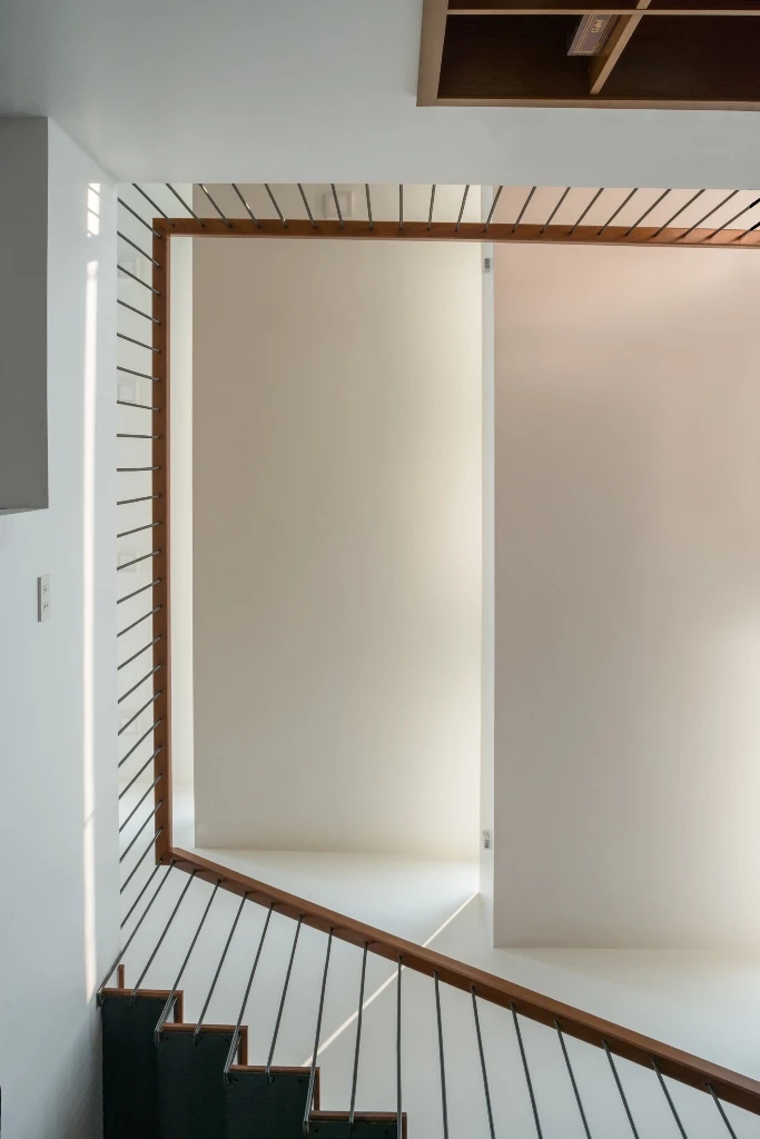 ngoi-nha-co-ruong-bac-thang-mat-tien-9