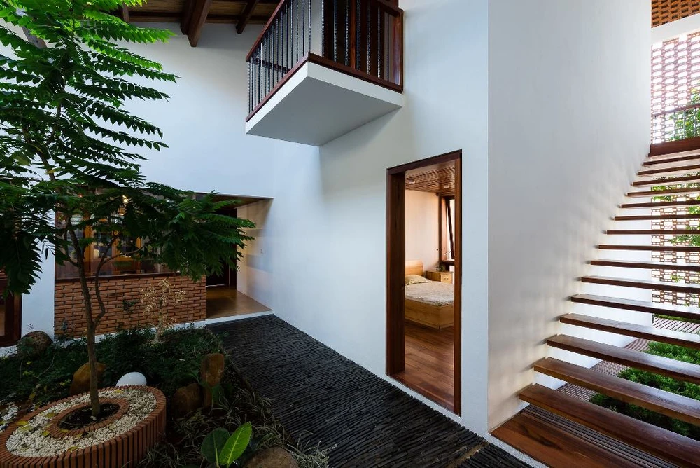 thiet-ke-vuon-trong-nha-doc-dao-11