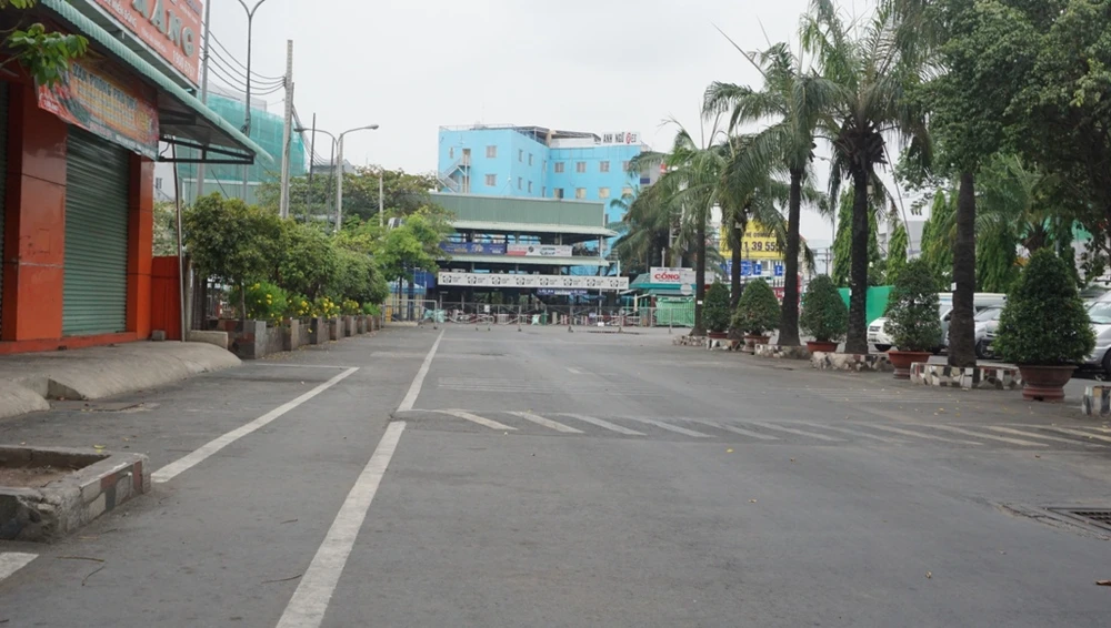 ben-xe-mien-dong-cach-ly-xa-hoi-10