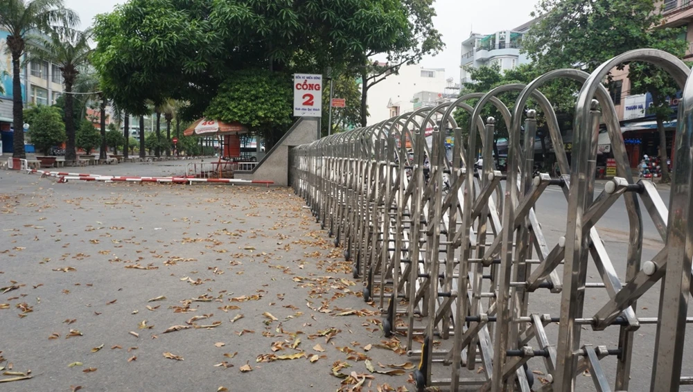 ben-xe-mien-dong-cach-ly-xa-hoi-11