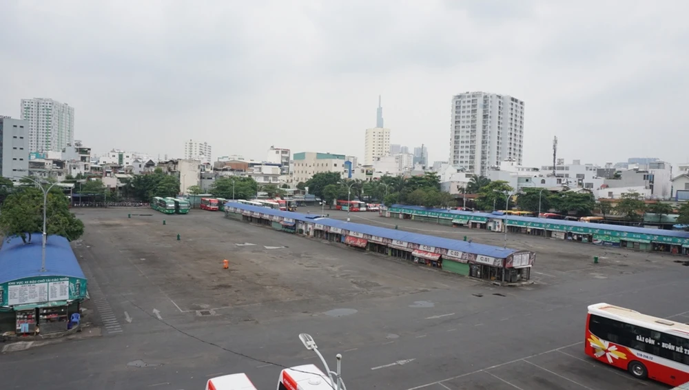 ben-xe-mien-dong-cach-ly-xa-hoi-1