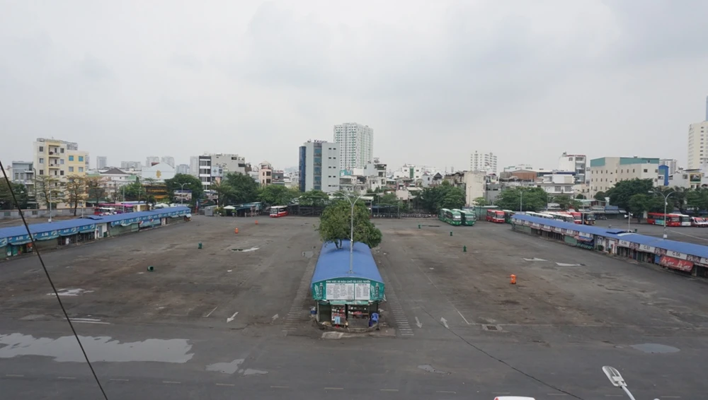 ben-xe-mien-dong-cach-ly-xa-hoi-2