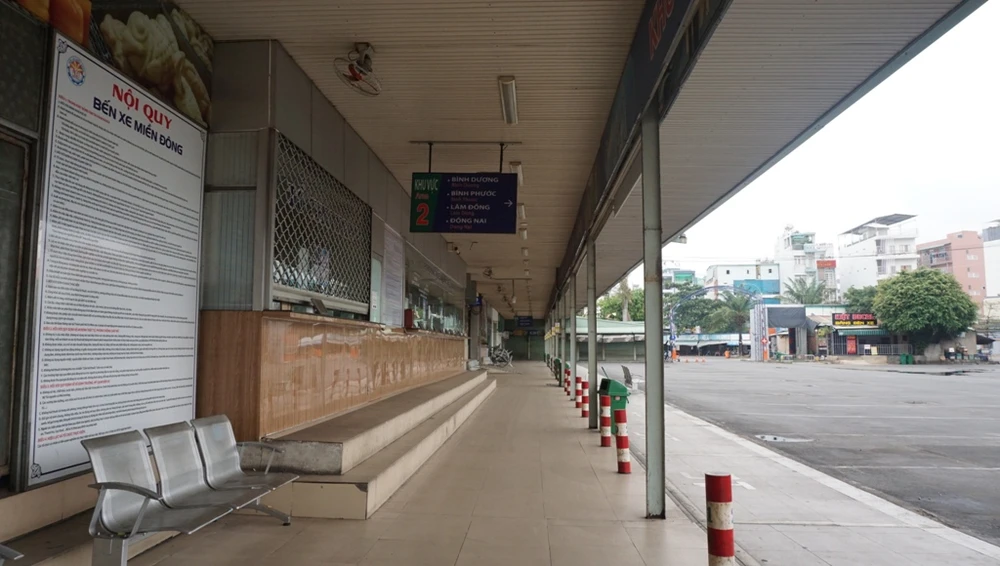 ben-xe-mien-dong-cach-ly-xa-hoi-6