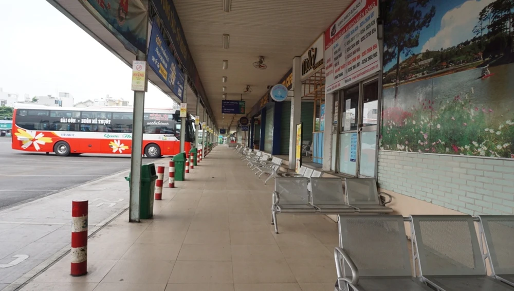 ben-xe-mien-dong-cach-ly-xa-hoi-8