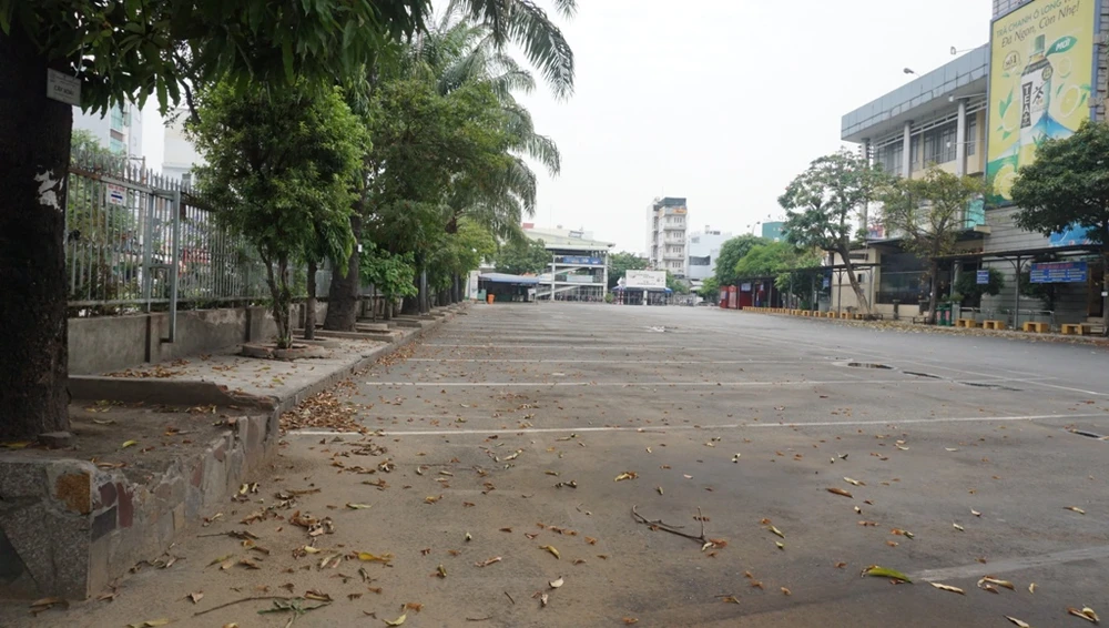 ben-xe-mien-dong-cach-ly-xa-hoi-9