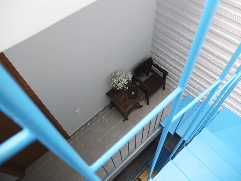 nha-co-mat-tien-gach-nung-11