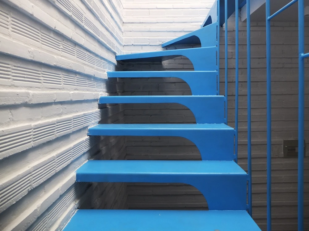 nha-co-mat-tien-gach-nung-7