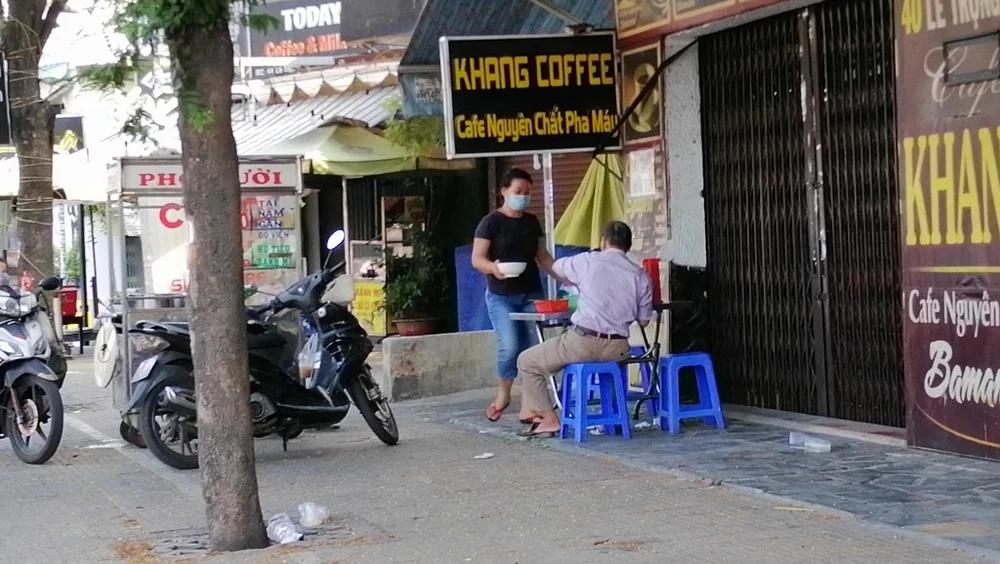 quan-sa-bap-chap-cach-ly-xa-hoi-11