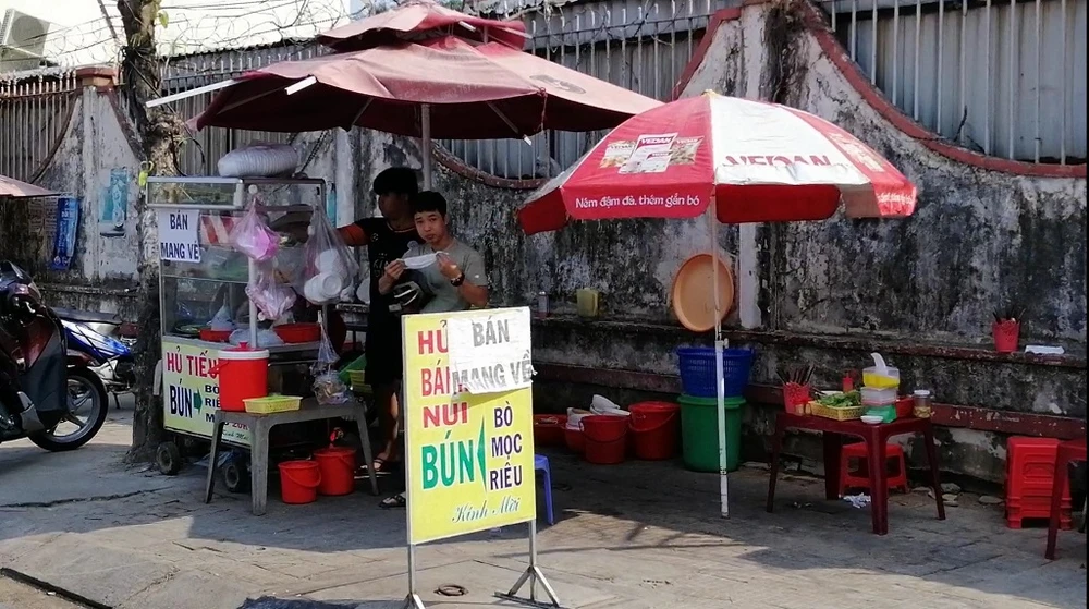 quan-sa-bap-chap-cach-ly-xa-hoi-12