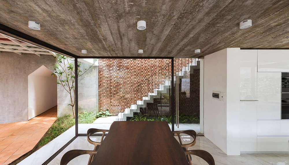 doc-dao-nha-mai-chong-mai-11