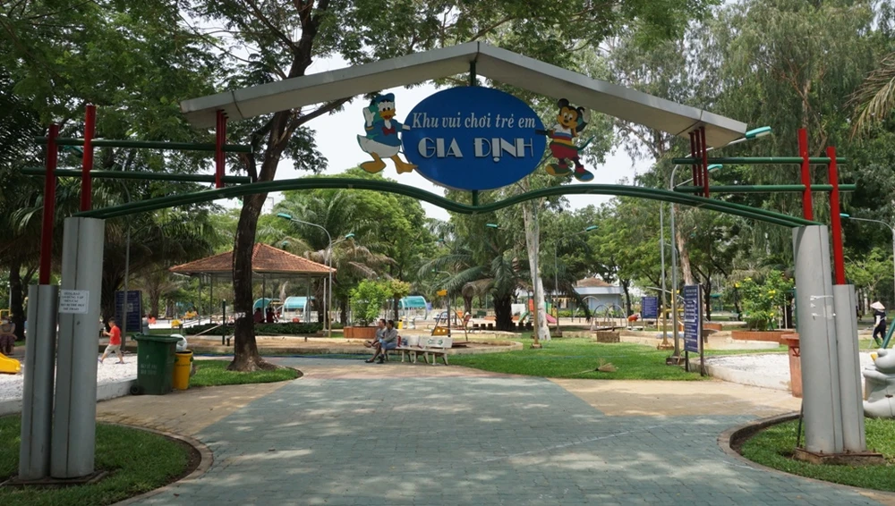 tphcm-noi-long-cach-ly-xa-hoi-13