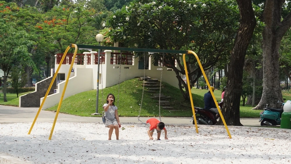 tphcm-noi-long-cach-ly-xa-hoi-14