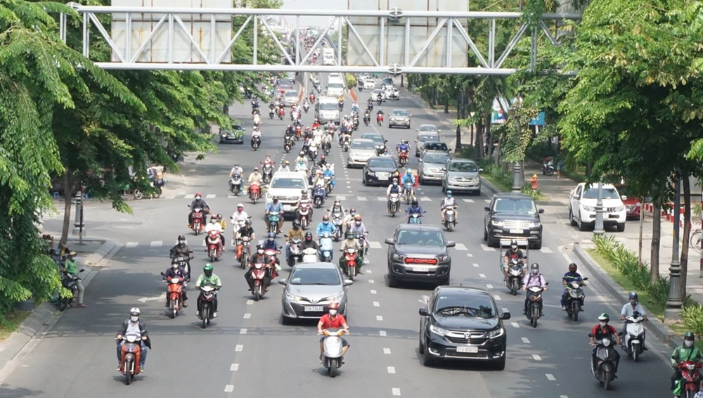 tphcm-noi-long-cach-ly-xa-hoi-2