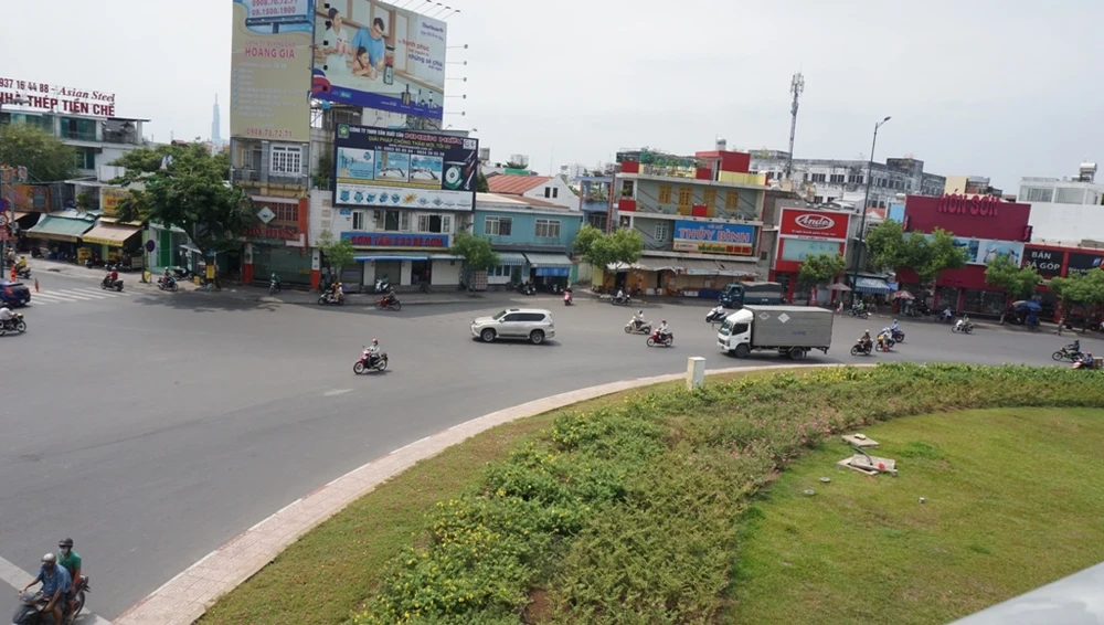 tphcm-noi-long-cach-ly-xa-hoi-8