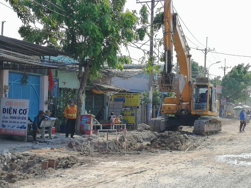 duong-nu-dan-cong-thi-cong-mua-dich-COVID19-1