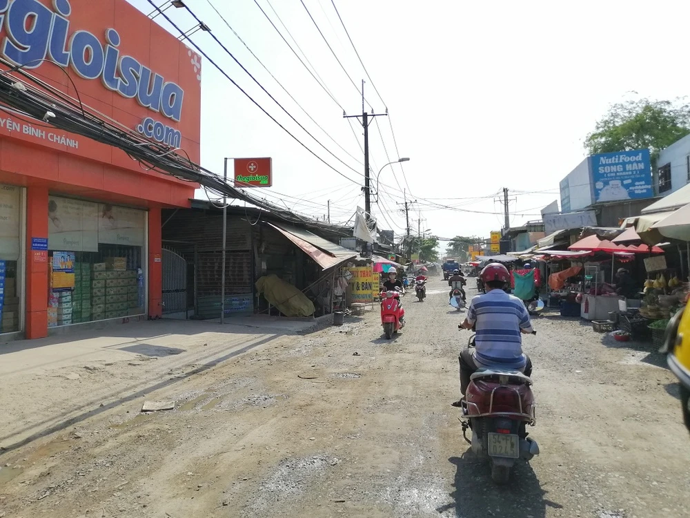 duong-nu-dan-cong-thi-cong-mua-dich-COVID19-3