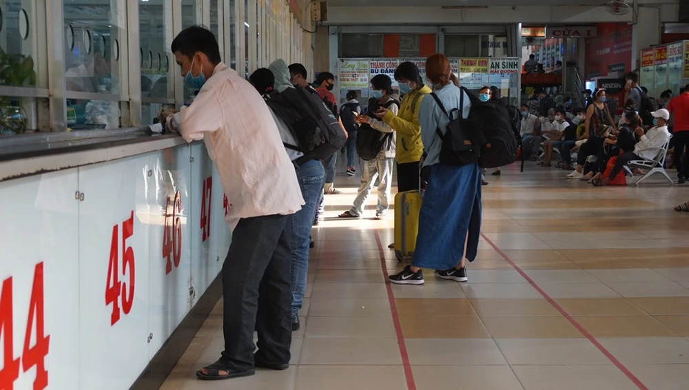 ben-xe-dip-le-3004-11