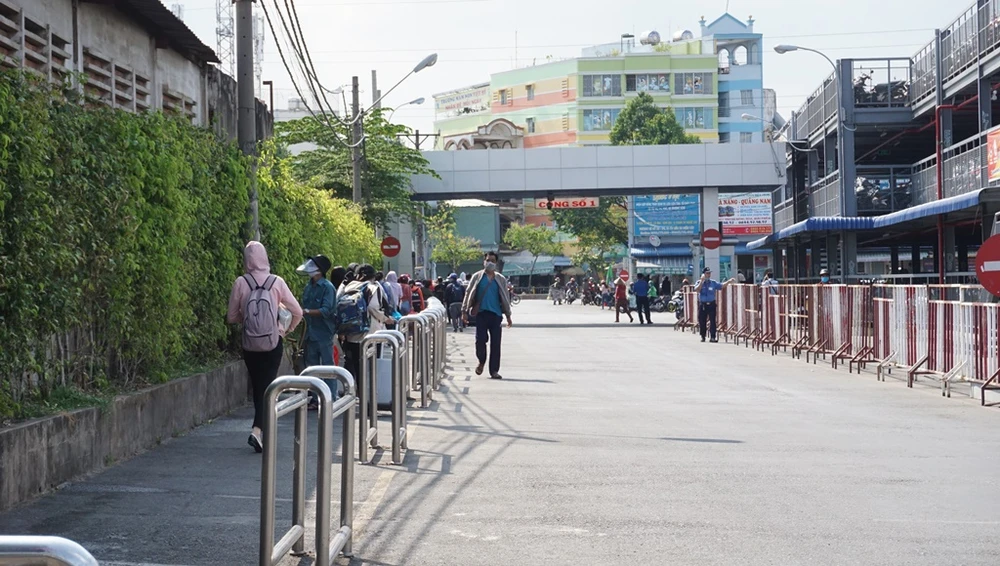 ben-xe-mien-tay-sau-le-5