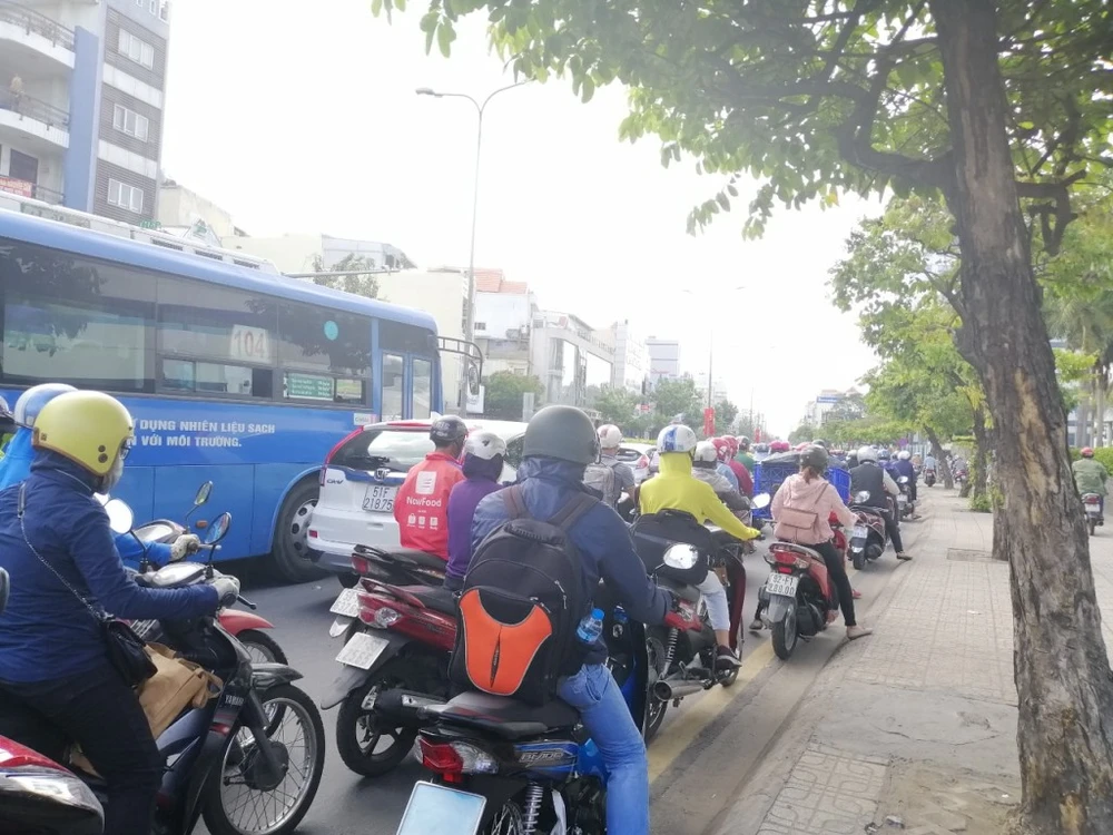 ket-xe-duong-Cong-Hoa-3