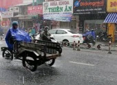 TP.HCM bất ngờ đón cơn mưa lớn giữa trưa