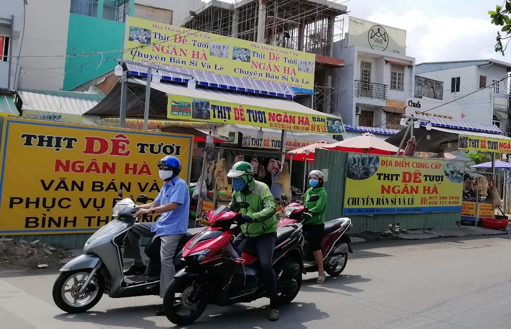 bay-hang-ra-ban-cong-trinh-2