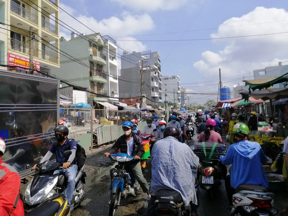 bay-hang-ra-ban-cong-trinh-3