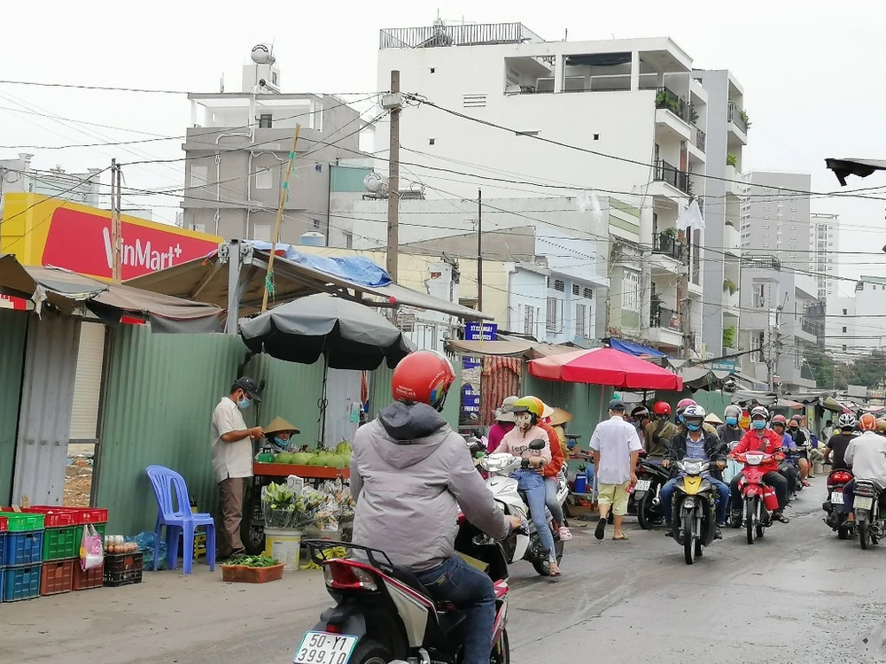 bay-hang-ra-ban-cong-trinh-4