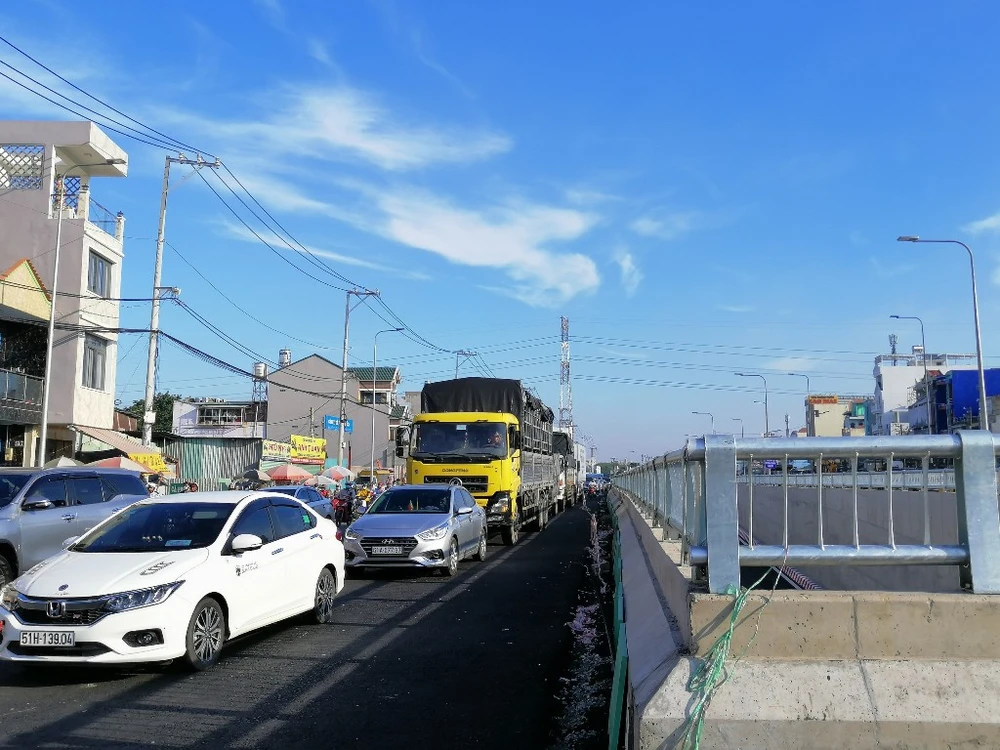 ham-chui-an-suong-thong-xe-5