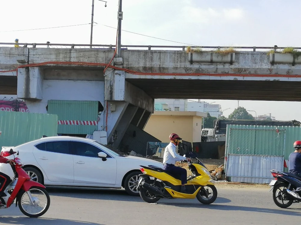 ham-chui-an-suong-thong-xe-8