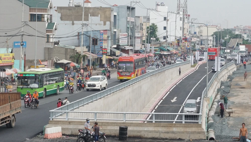 ham-chui-an-suong-thong-xe-10