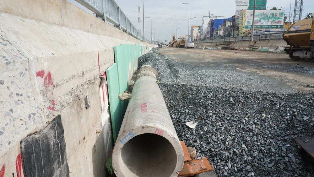 ham-chui-an-suong-thong-xe-12