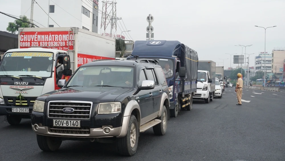 ham-chui-an-suong-thong-xe-4