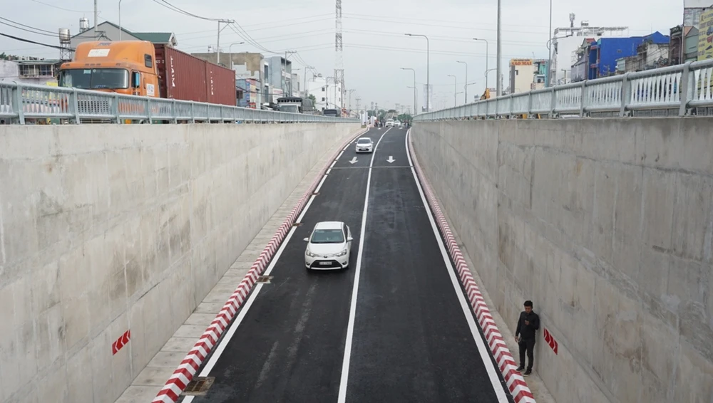 ham-chui-an-suong-thong-xe-6