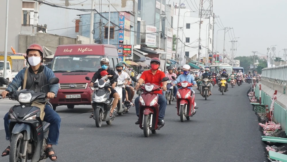 ham-chui-an-suong-thong-xe-8