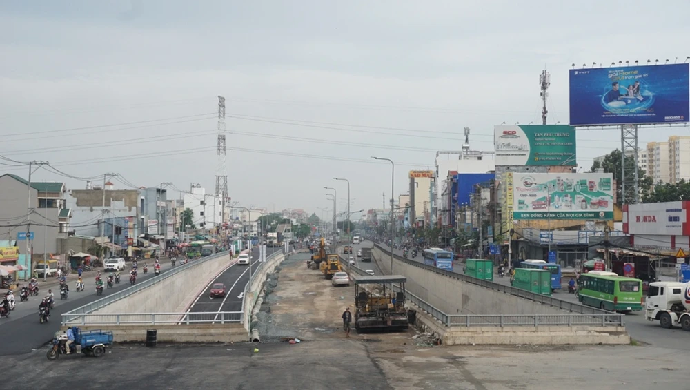 ham-chui-an-suong-thong-xe-9