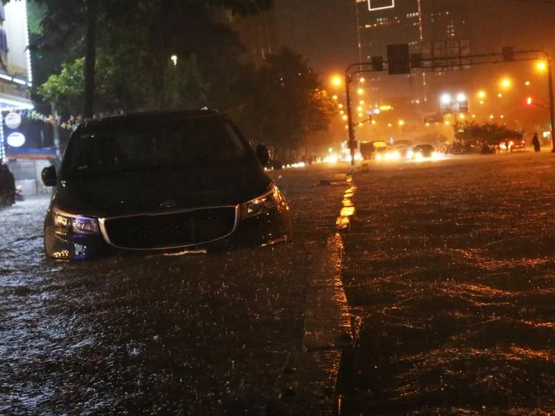 duong-nguyen-huu-canh-ngap-nang