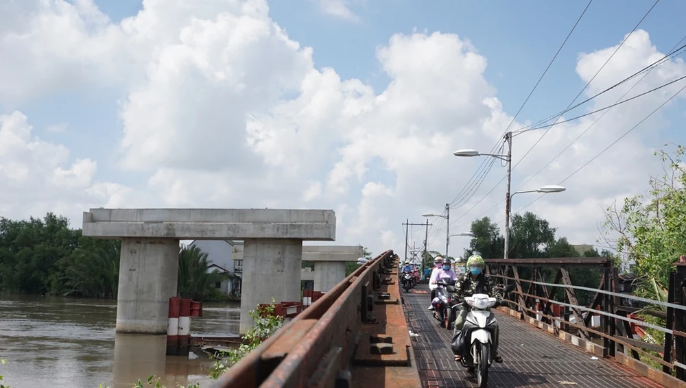 hai-cay-cau-nha-be-10