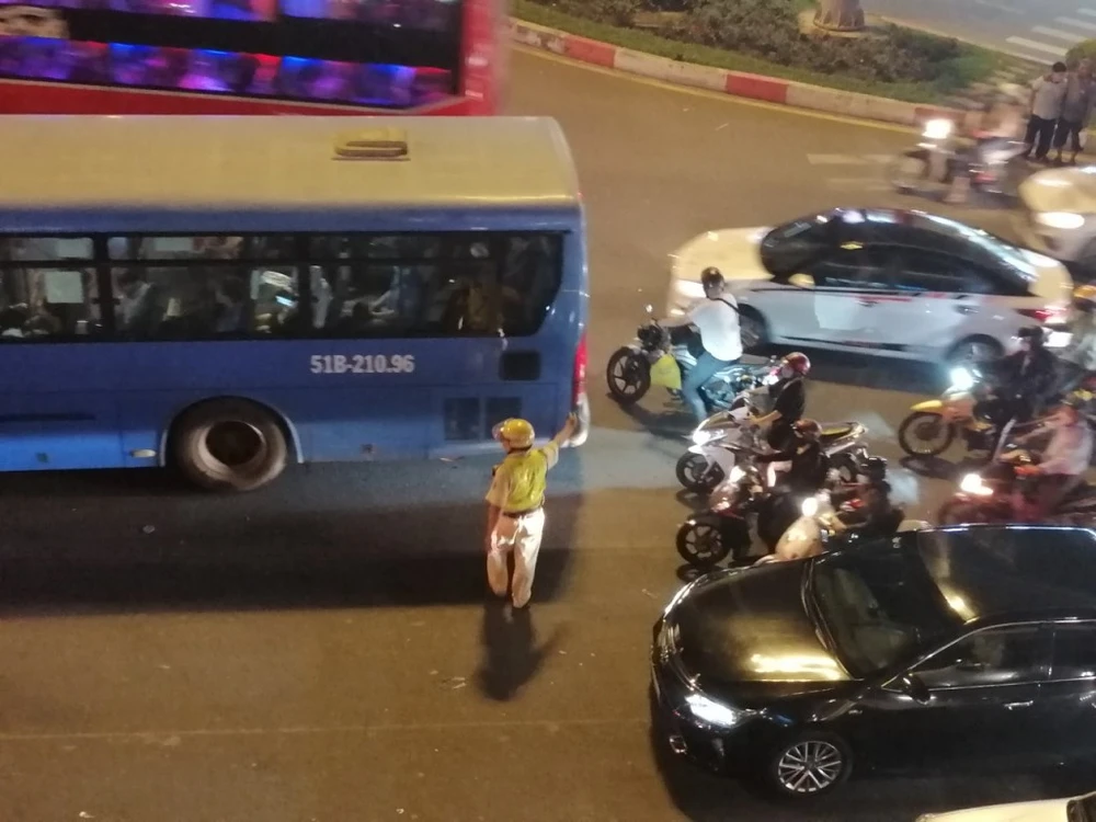 ket-xe-nga-tu-hang-xanh-6