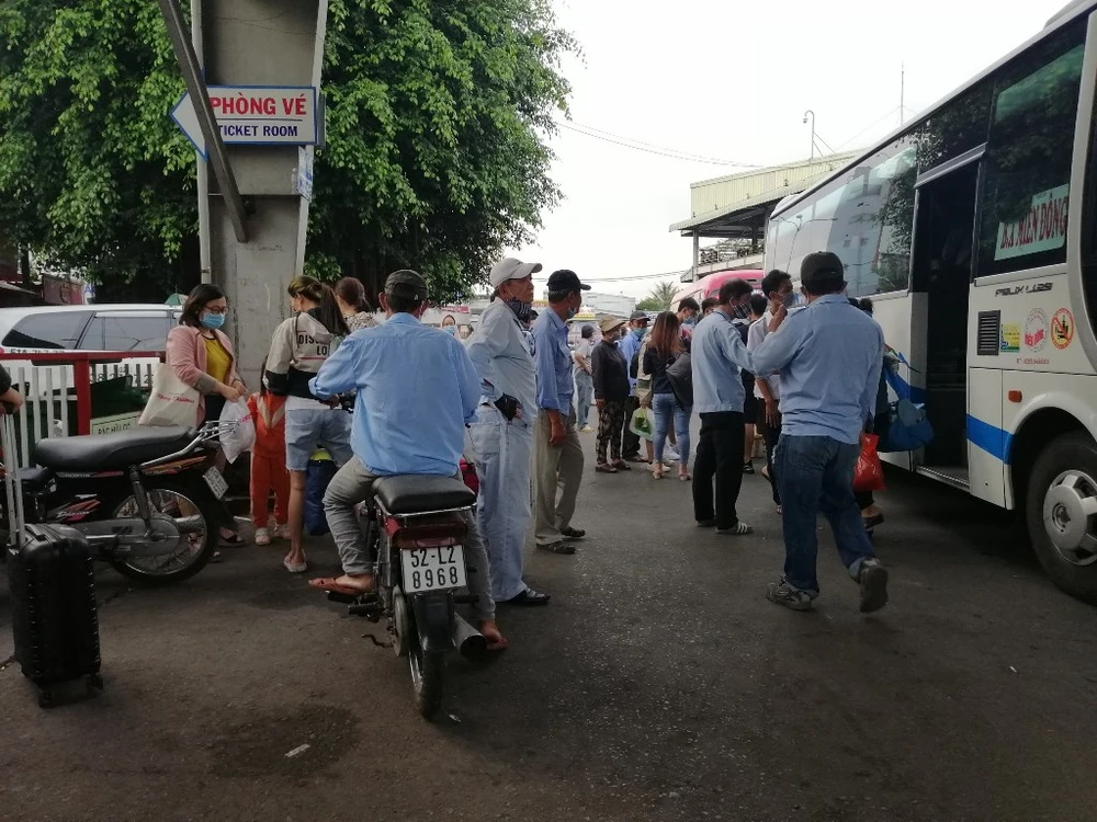 ben-xe-dip-tet-duong-lich-3