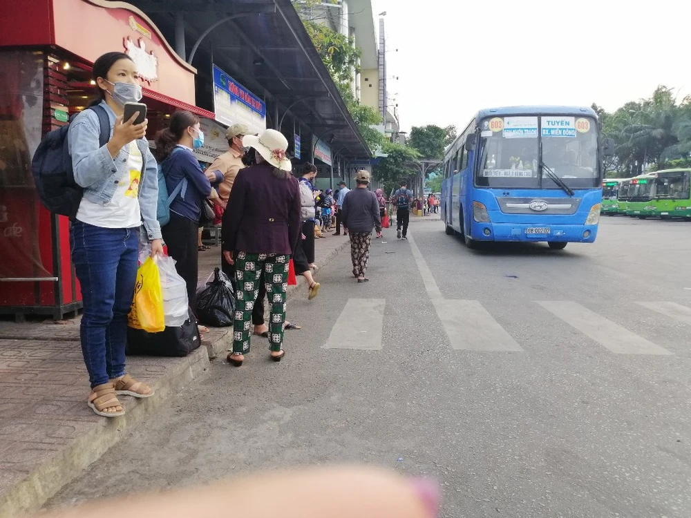 ben-xe-dip-tet-duong-lich-9