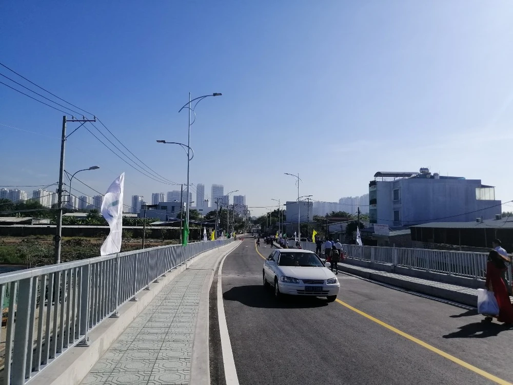 cau-phuoc-loc-thong-xe-3