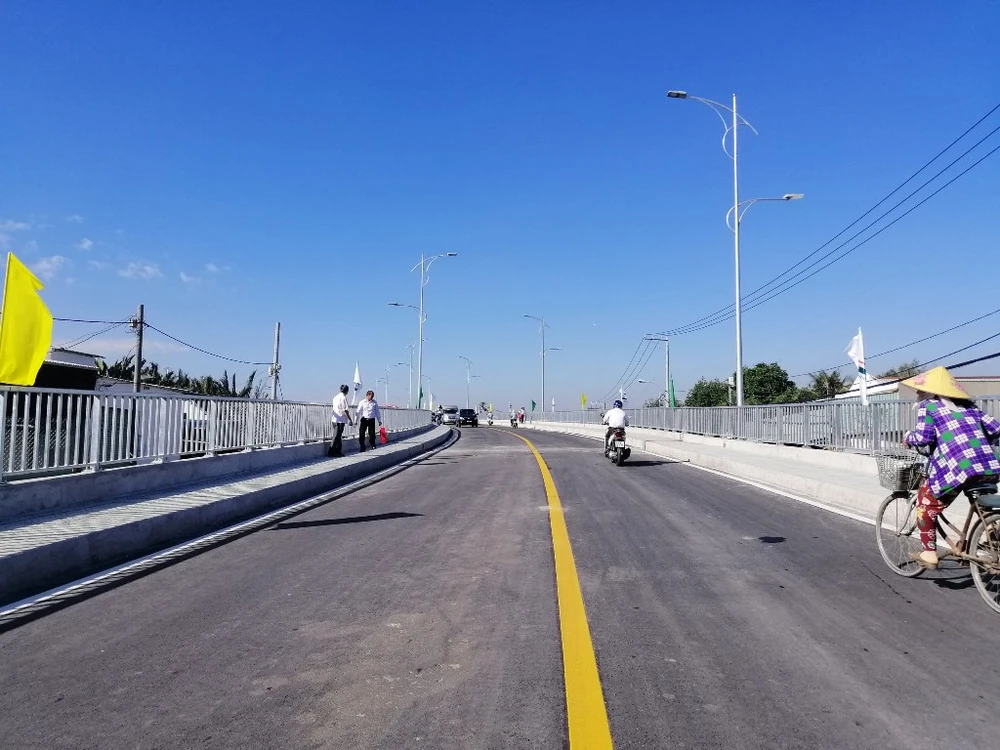 cau-phuoc-loc-thong-xe-7