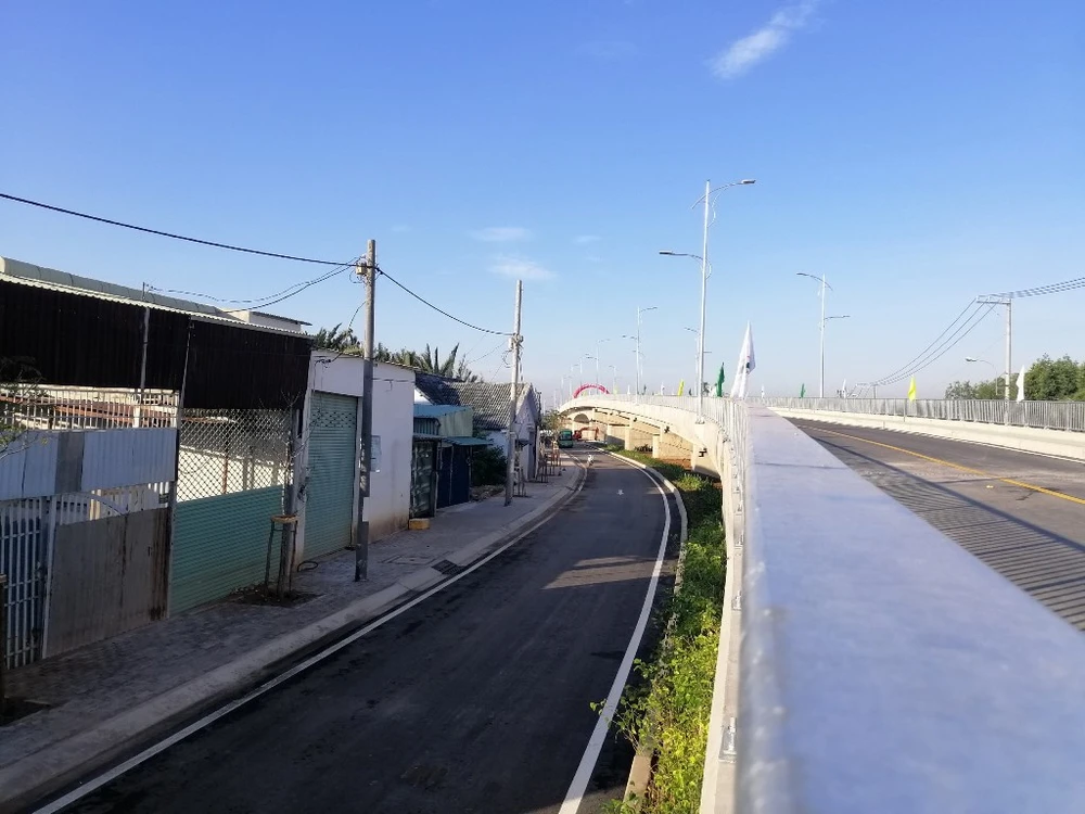 cau-phuoc-loc-thong-xe-9