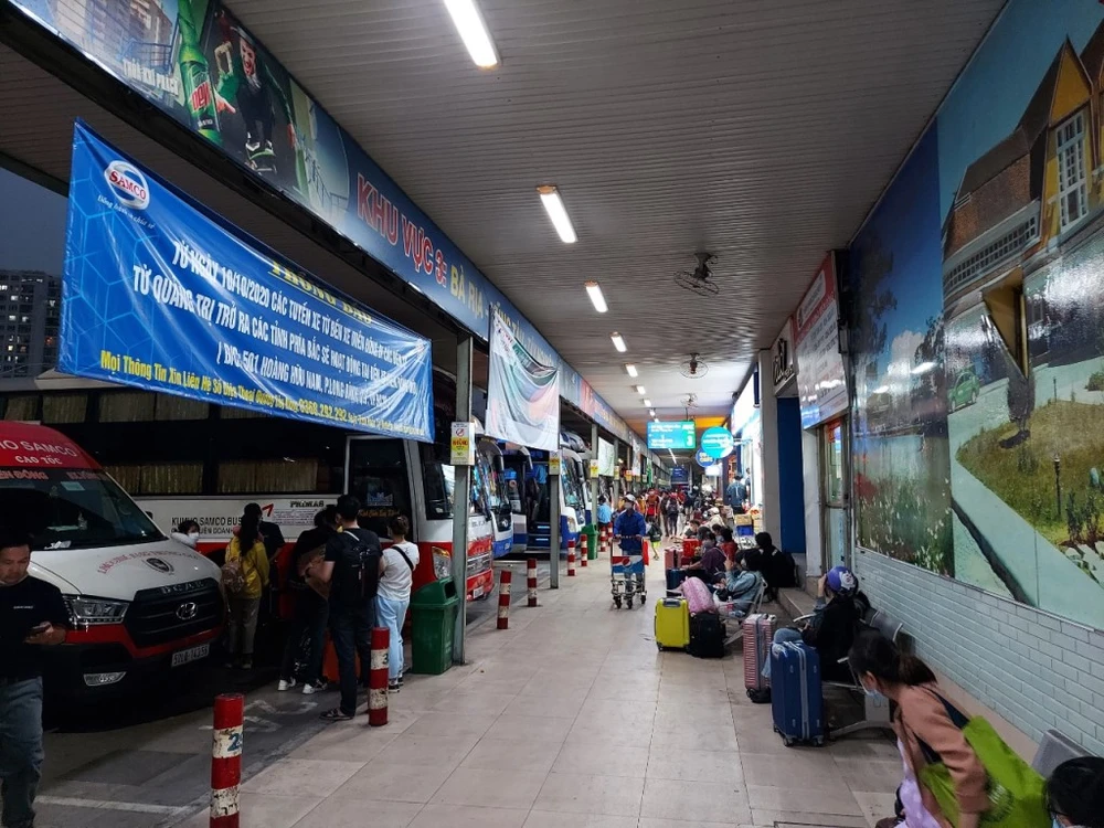 ben-xe-vang-ngay-tet-7