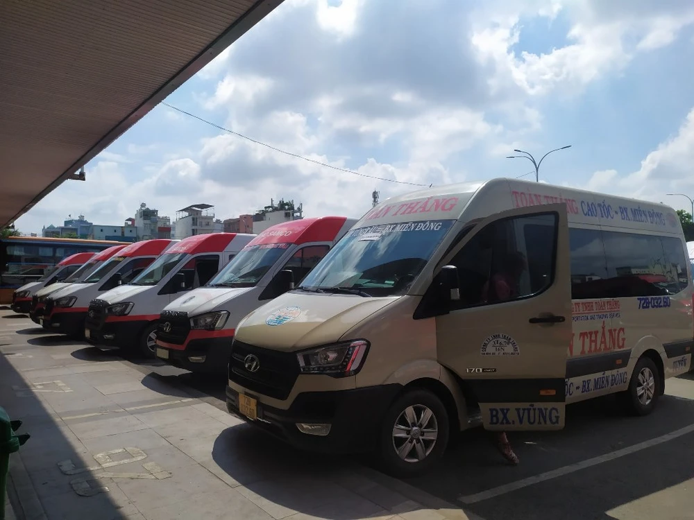 ben-xe-mien-dong-ngay-dau-gian-cach-xa-hoi-9