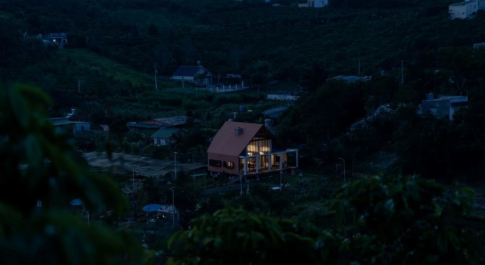 tranh-nang-huong-tay-sau-nha-2